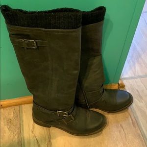 Loved these boots, they are a slimmer fit size 7